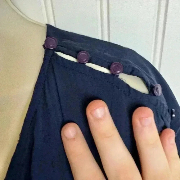 Anthropologie Maeve Maya Flutter Sleeve Navy Pintuck Blouse size 4 H33 - Picture 5 of 9